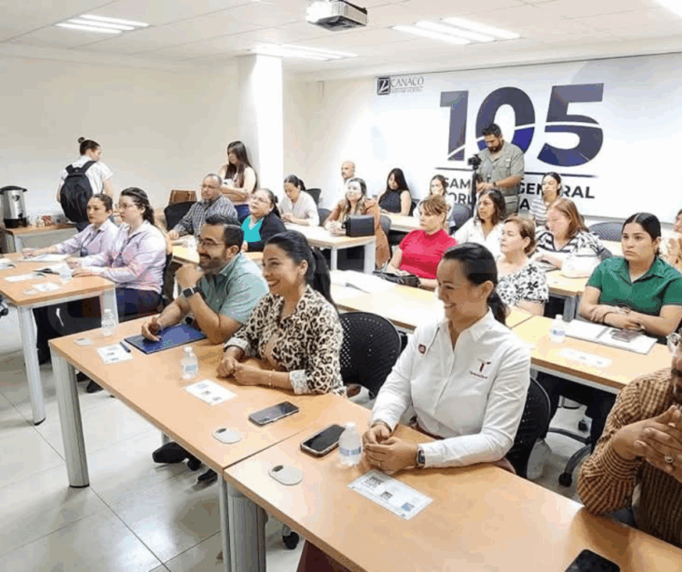 Capacitan a empresarios CANACO sobre ley silla
