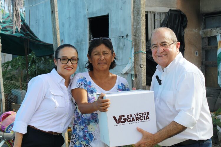 Entrega diputado Víctor García apoyos alimenticios a familias del Distrito 10