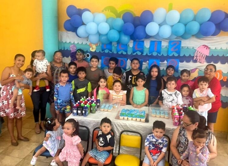 Celebran con divertida albercada el «Día del Niño»
