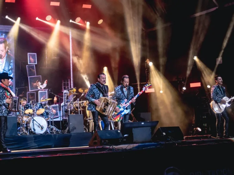 Los Tigres del Norte inauguran con gran éxito el Festival Pirineos Sur 2025 en España