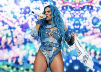 “Latina Foreva” de Karol G conquista los charts con orgullo latino