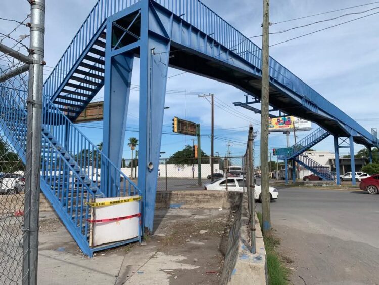 Inicia rehabilitación de puente peatonal en Victoria