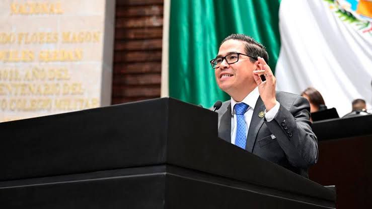 PAN monitoreará que no haya abusos en compra de útiles escolares: » Golpea bolsillos de miles de mexicanos»