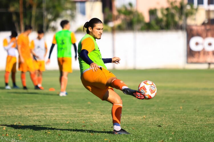 El Corre quiere el triunfo ante Leones Negros 