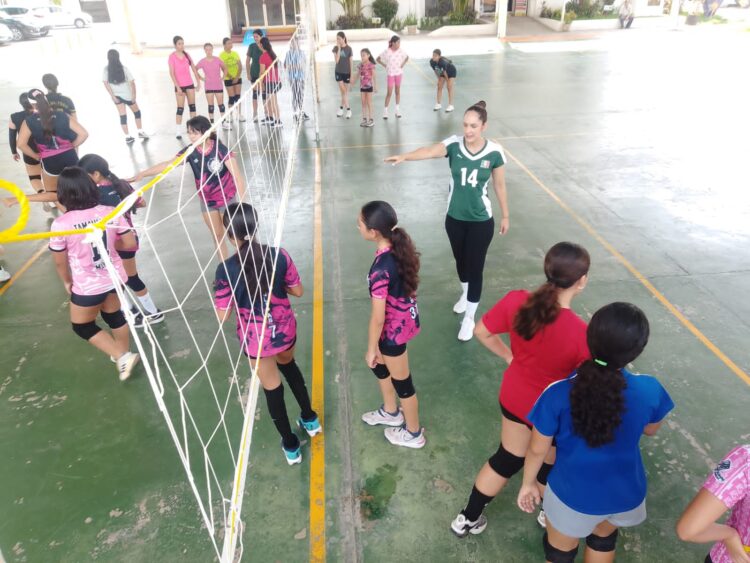 Inauguran Curso de Voleibol en Victoria 