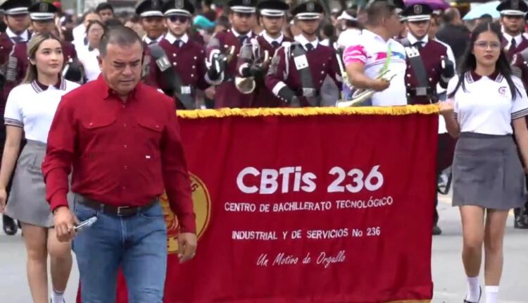 Saldo blanco en desfiles patrios