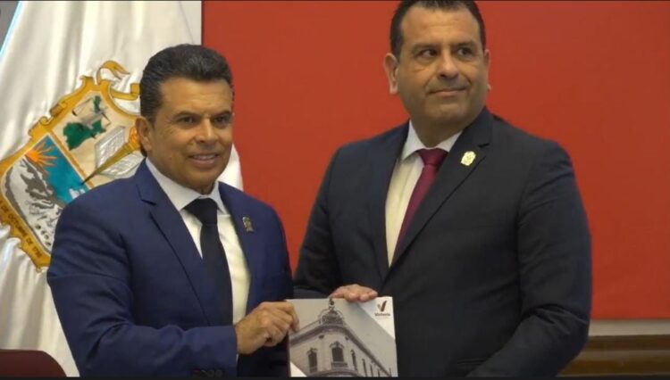 Ante el cabildo Lalo Gattás rinde su primer informe