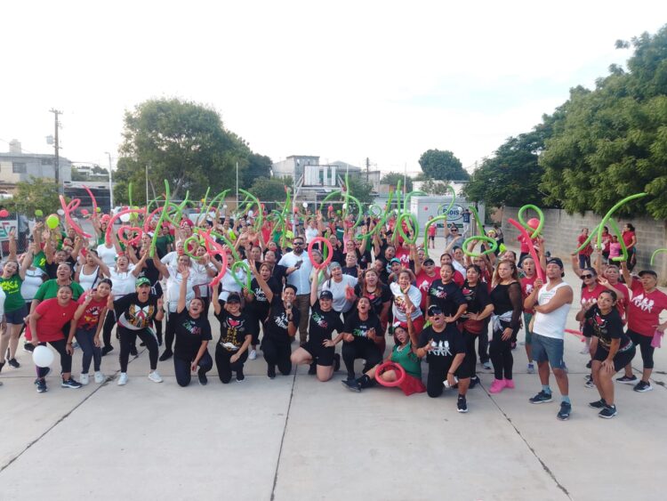 Celebran Fiestas Patrias instructores de activación física en Victoria