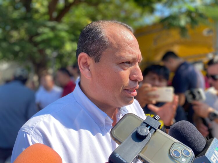 Reconocen docentes acciones municipales en favor de la educación y el abasto de agua