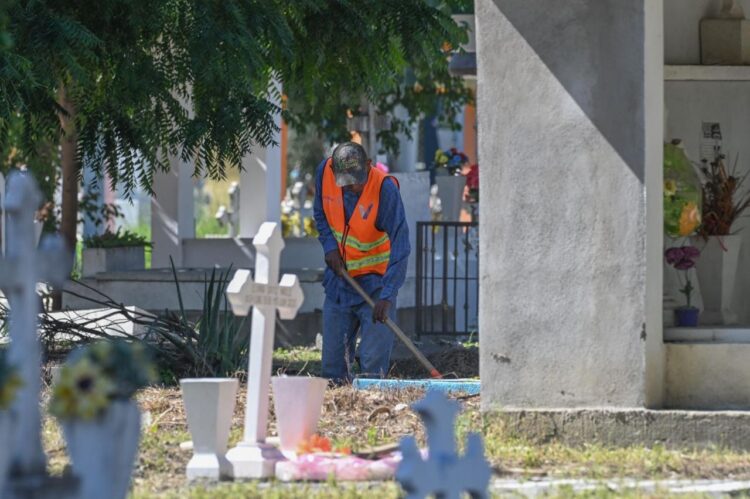Listos panteones municipales para el Día de Muertos 