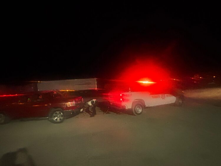 Guardia Estatal auxilia a conductora varada en carretera Rumbo Nuevo 