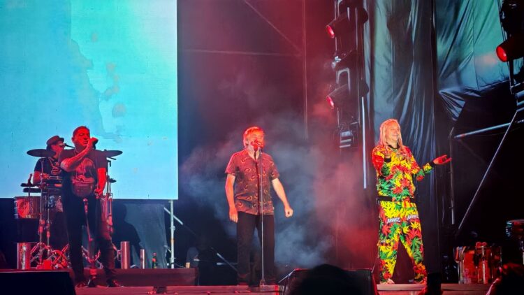 ¡Explosiva noche en Tampico! Los Auténticos Decadentes desatan la fiesta en el el teatro del pueblo