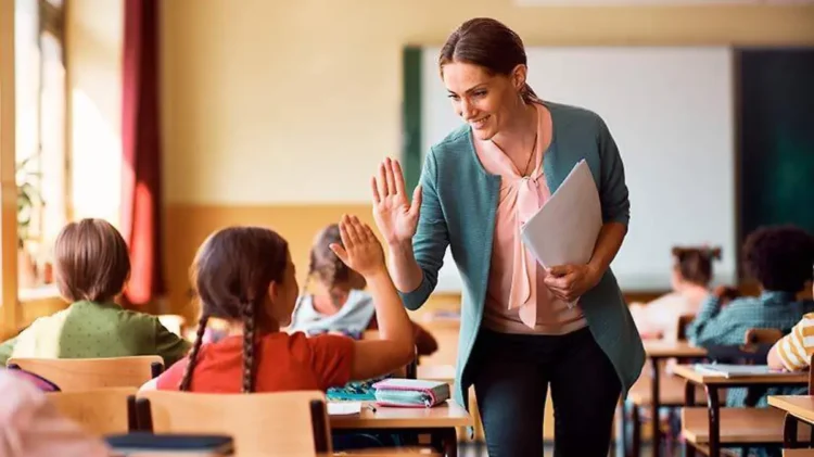 SET avanza en asignación de plazas y horas docentes