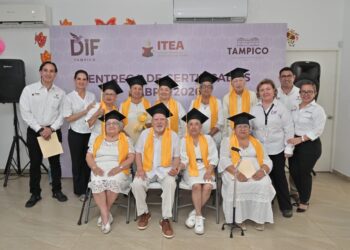 Con voluntad no hay límites: Se graduan 11 adultos mayores de la Estancia «Frente Democrático» del DIF Tampico