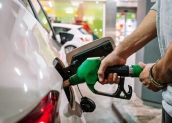 Gobierno anuncia gasolina más barata al pagar con tarjeta para combatir la inflación
