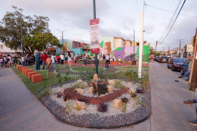 Entrega Mónica Villarreal rehabilitación del Parque “José A. Torres” en la colonia Insurgentes