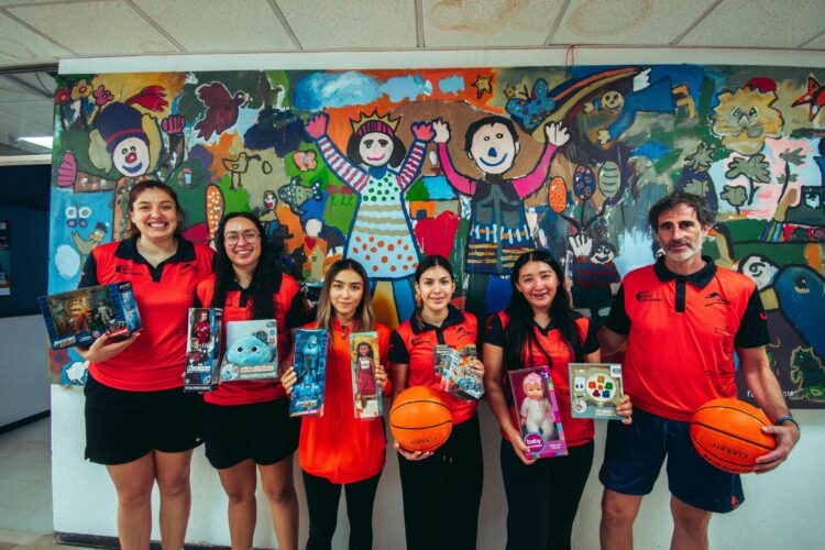 CorreBasket Femenil lleva alegría y apoyo al Hospital Infantil