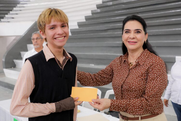 Supera Gobierno de Tampico los 1.3 millones de pesos en programa de becas
