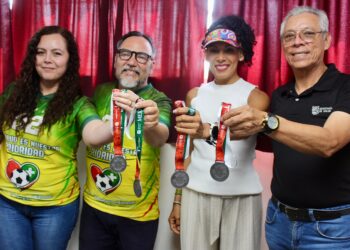 Se suma Cynthia Jaime a la Semana Nacional de Salud Pública con entrega de medallas