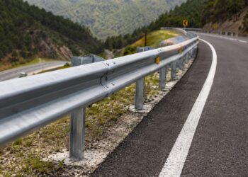 Publican nueva NOM sobre barreras de protección en carreteras y vías urbanas