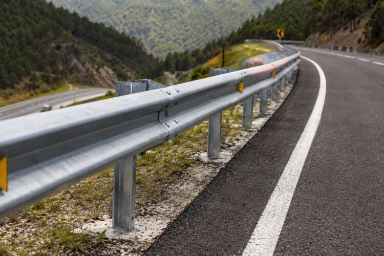 Publican nueva NOM sobre barreras de protección en carreteras y vías urbanas