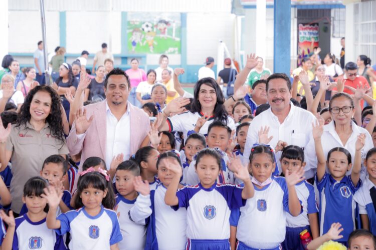 Mónica Villarreal impulsa el deporte y la convivencia escolar en la primaria Ford No. 13