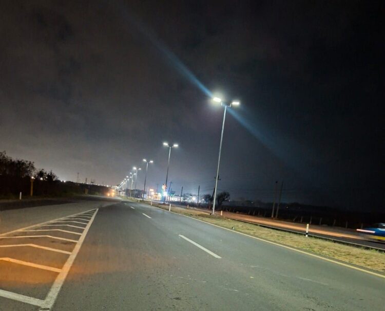 Construye Gobierno del Estado alumbrado público solar en carretera Tampico-Mante