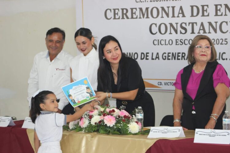 Lizeth Herrera apadrina generación del Jardín de Niños María Enriqueta Camarillo