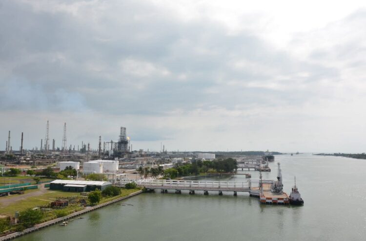 Aclara PEMEX mancha de crudo en el Pánuco
