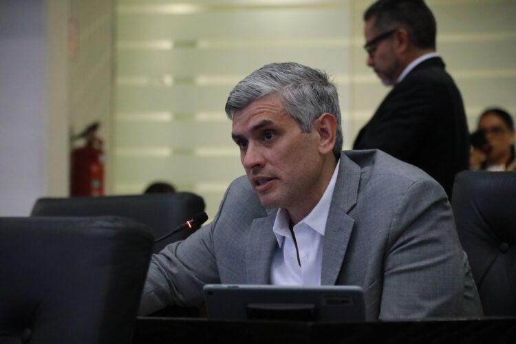 Plantea Juan Carlos Zertuche ampliar licencias de paternidad con goce de sueldo