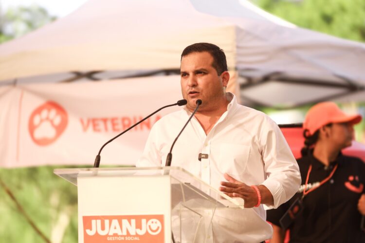 Beneficia Juanjo Salazar a decenas de familias con servicios gratuitos