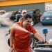 Roberto Lee lleva a cabo fumigación contra el zancudo 