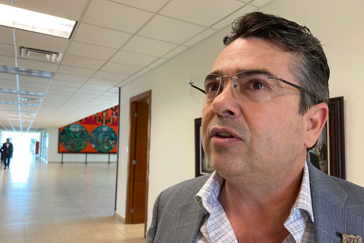 Justifica diputado que sean 3 meses de vacaciones; «Son para andar en territorio»