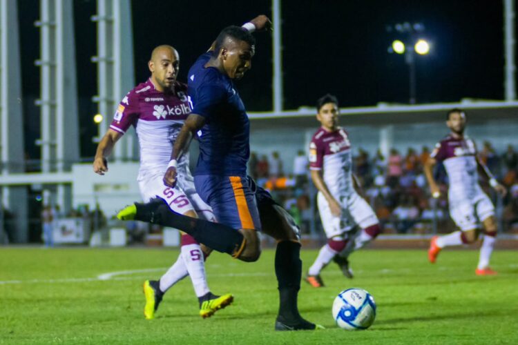 Retoma Correcaminos tradición de enfrentar a rival extranjero