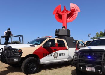 Fortalece Américo Villarreal a la Guardia Estatal con 17 patrullas y dos torres móviles de videovigilancia