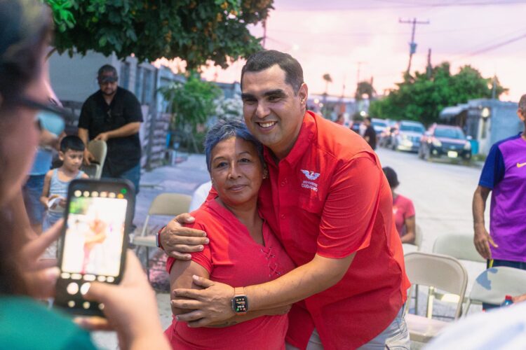 Roberto Lee fortalece el diálogo con vecinos de la colonia Las Brisas durante reunión de trabajo