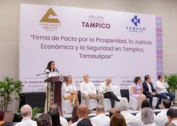 Firma Mónica Villarreal Pacto por la Prosperidad, la Justicia Económica y la Seguridad en Tampico