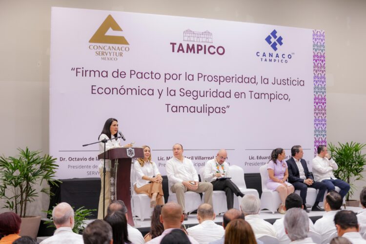 Firma Mónica Villarreal Pacto por la Prosperidad, la Justicia Económica y la Seguridad en Tampico