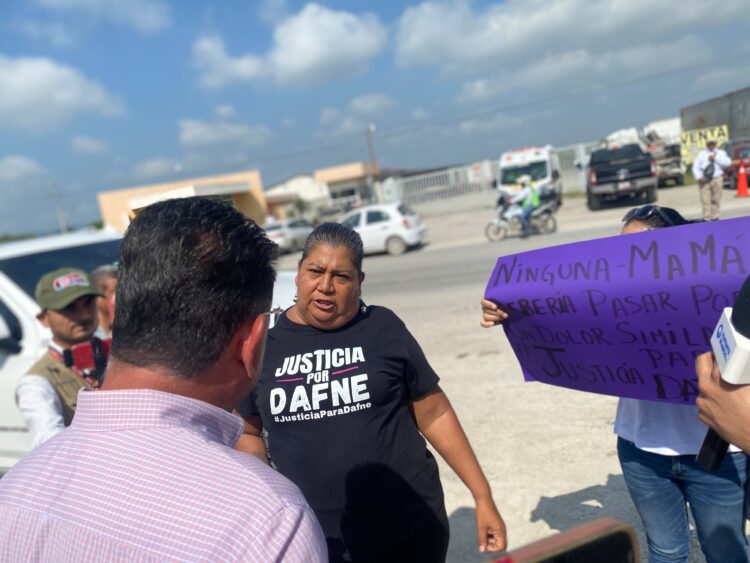 «No quiero palabras, quiero justicia»: abuela de Dafne encara a Subsecretario de Gobierno