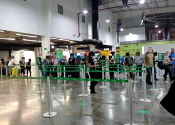 Pasajeros denuncian mal servicio de Viva Aerobus