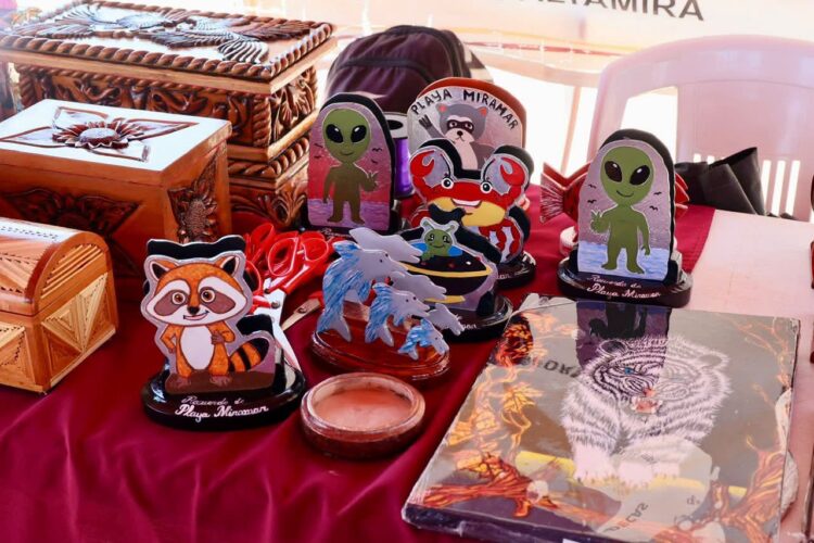 Promueve CEDES Altamira reinserción social con exposición y venta de artesanías “OVNI-CEDES”