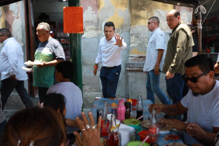 Atiende alcalde Lalo Gattás llamado de locatarios del Mercado Argüelles