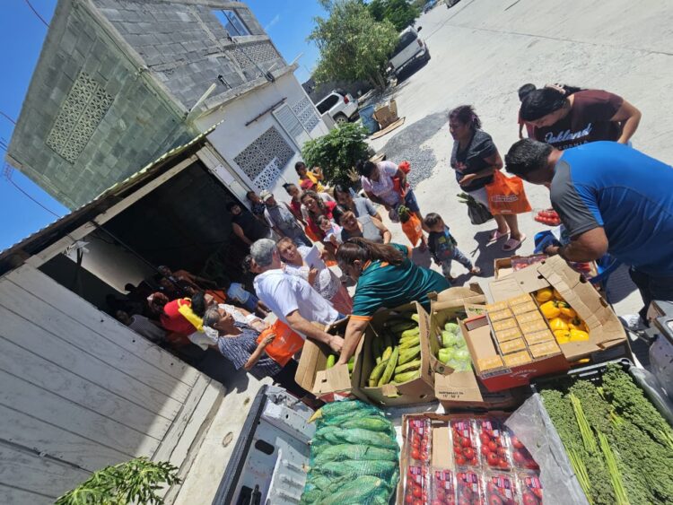 Mercadito Naranja fortalece la economía de las familias en el Fraccionamiento Los Ángeles