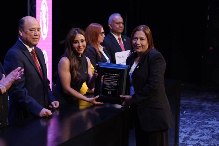 Celebra UT Matamoros su 25 aniversario honrando a docentes y personal fundador