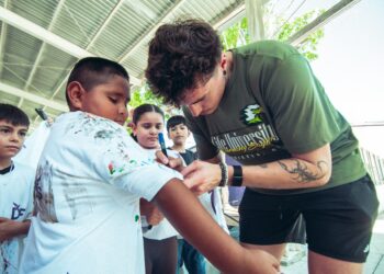Correbasket convive con niños en CEDID, ‘Clarita Nava de Ulibarri”