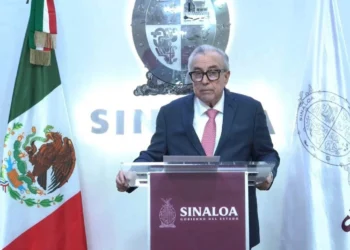 Rubén Rocha Moya retoma la gubernatura de Sinaloa y afirma que vuelve “con la frente limpia”