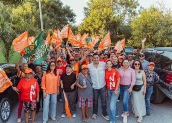 Vecinos del Fracc. San Miguel invitan a Roberto Lee a recorrer su colonia