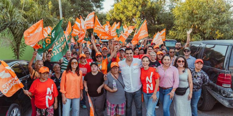 Vecinos del Fracc. San Miguel invitan a Roberto Lee a recorrer su colonia