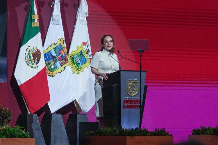 Llega Carmen Lilia a Polyforum para rendir su Segundo Informe junto a Américo Villarreal