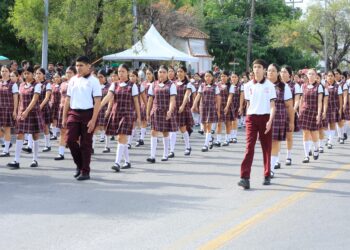 Más de 10 mil estudiantes participan en desfiles patrios en Tamaulipas